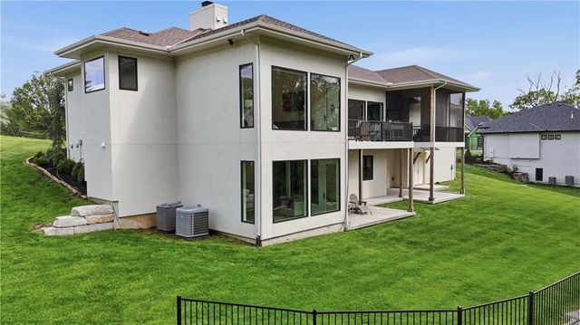 7300 NW Pampas Lane, Parkville, MO 64152