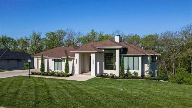 7300 NW Pampas Lane, Parkville, MO 64152