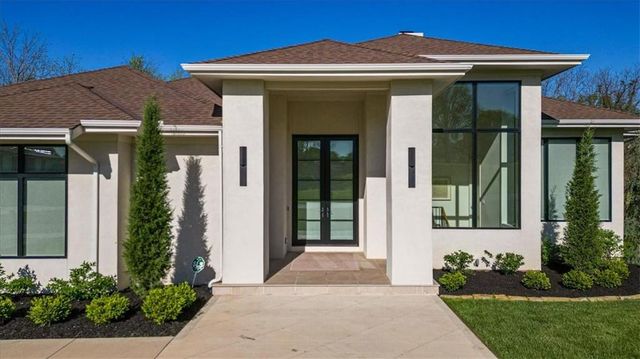 7300 NW Pampas Lane, Parkville, MO 64152