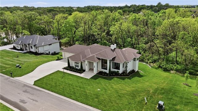7300 NW Pampas Lane, Parkville, MO 64152