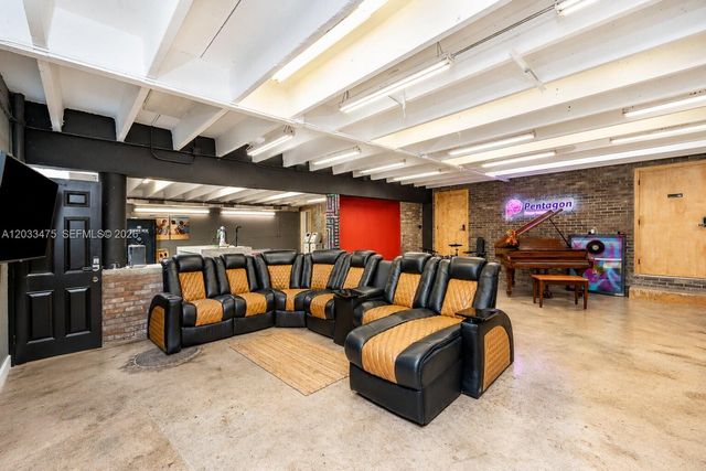 7025 NW 7th Avenue, Miami, FL 33150
