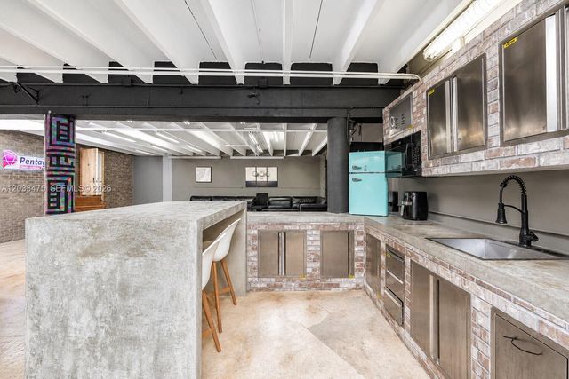 7025 NW 7th Avenue, Miami, FL 33150
