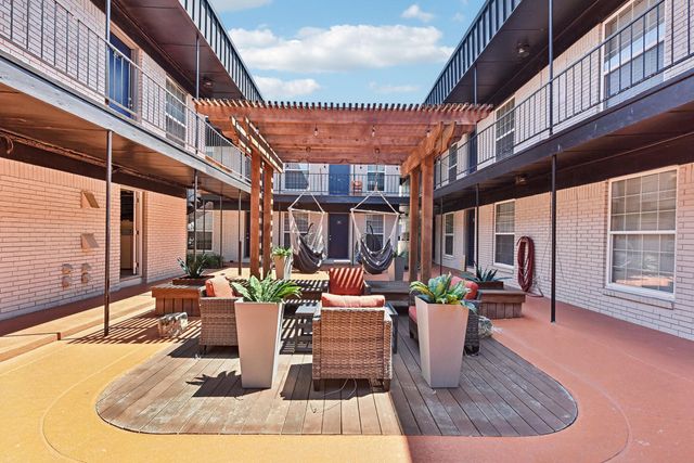 1302 W 24th ST B-202, Austin, TX 78705