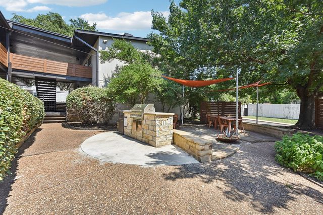 1302 W 24th ST B-202, Austin, TX 78705