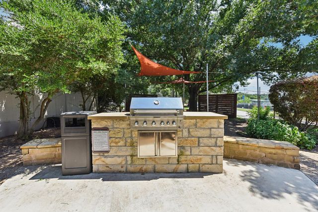 1302 W 24th ST B-202, Austin, TX 78705