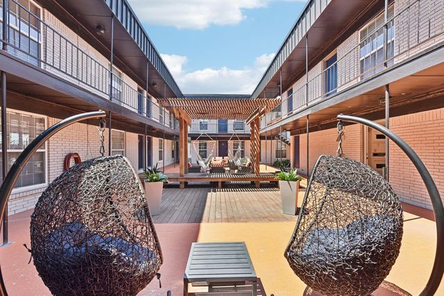 1302 W 24th ST B-202, Austin, TX 78705