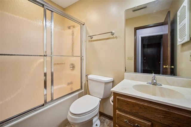 1240 49th Street 6, West Des Moines, IA 50266