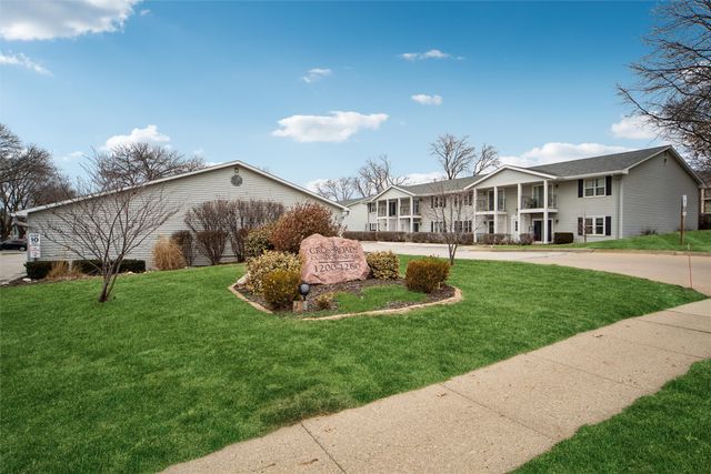 1240 49th Street 6, West Des Moines, IA 50266