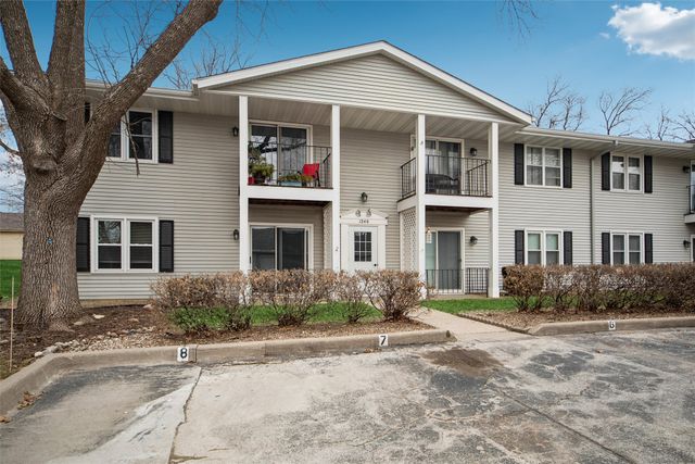 1240 49th Street 6, West Des Moines, IA 50266
