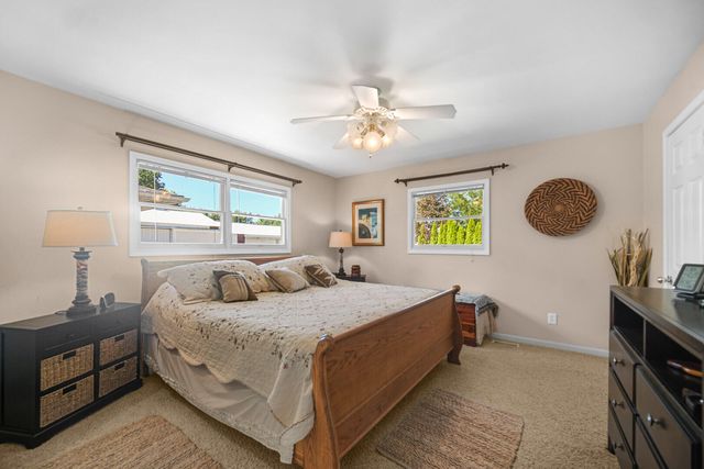 546 S 150 E, Kouts, IN 46347