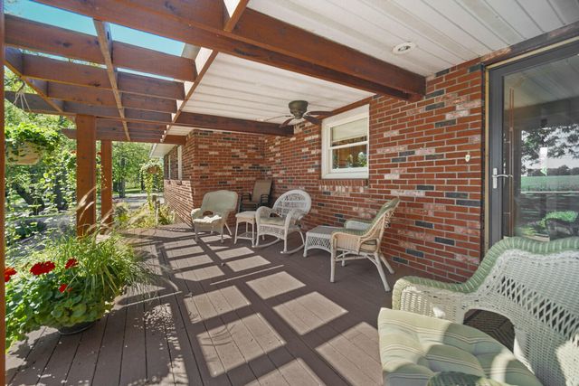 546 S 150 E, Kouts, IN 46347