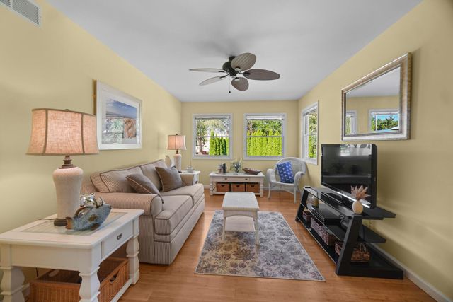 546 S 150 E, Kouts, IN 46347