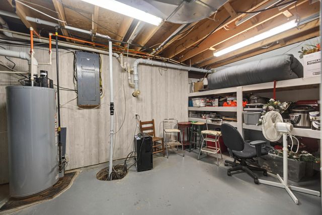 546 S 150 E, Kouts, IN 46347