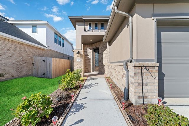 20538 Laila Manor Lane, Richmond, TX 77407