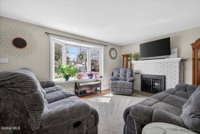 19 Fredericks Road, Glenville, NY 12302