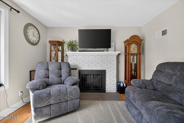 19 Fredericks Road, Glenville, NY 12302