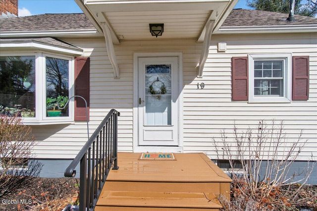 19 Fredericks Road, Glenville, NY 12302