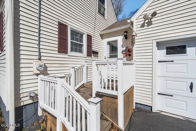 19 Fredericks Road, Glenville, NY 12302