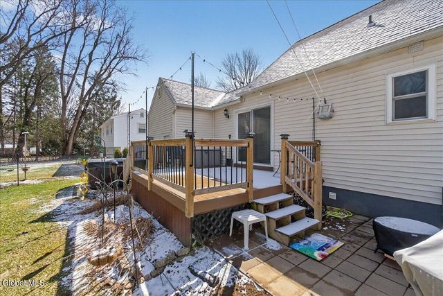 19 Fredericks Road, Glenville, NY 12302