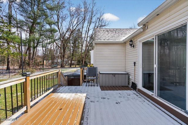 19 Fredericks Road, Glenville, NY 12302