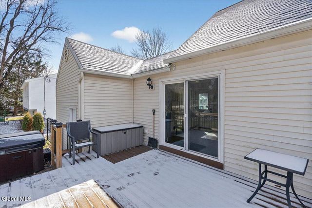 19 Fredericks Road, Glenville, NY 12302