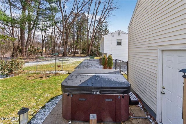 19 Fredericks Road, Glenville, NY 12302