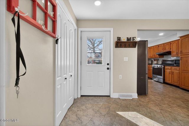 19 Fredericks Road, Glenville, NY 12302