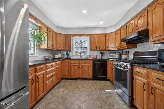 19 Fredericks Road, Glenville, NY 12302