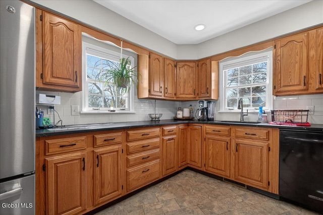 19 Fredericks Road, Glenville, NY 12302