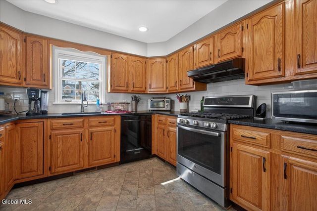 19 Fredericks Road, Glenville, NY 12302