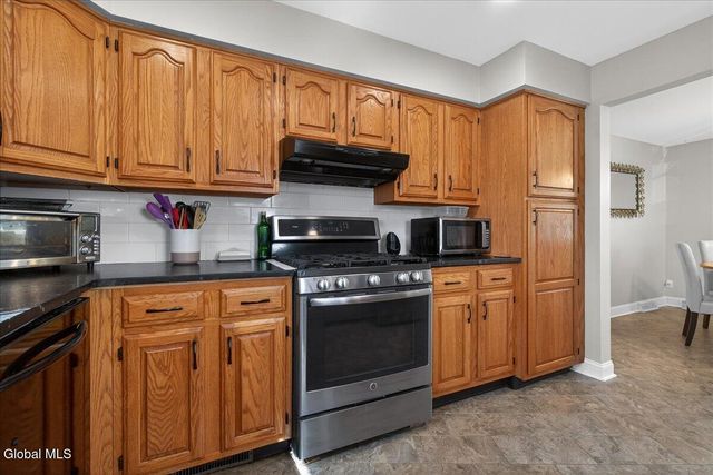 19 Fredericks Road, Glenville, NY 12302