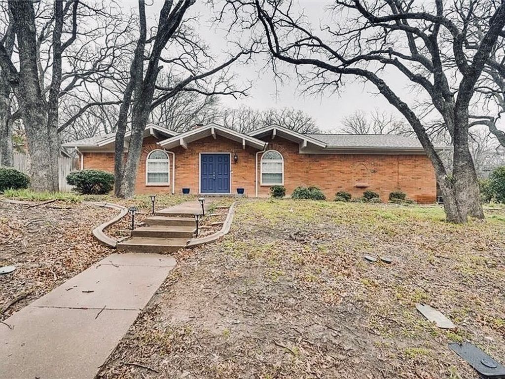 3801 Halifax Court, Arlington, TX 76013
