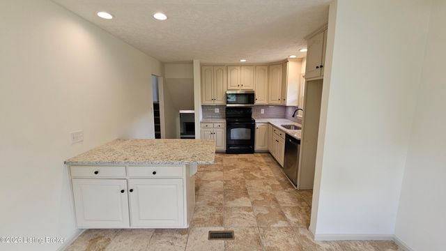 4117 Nachand Ln, Louisville, KY 40218