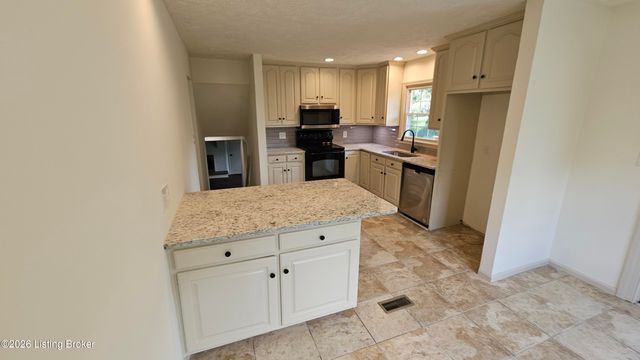 4117 Nachand Ln, Louisville, KY 40218