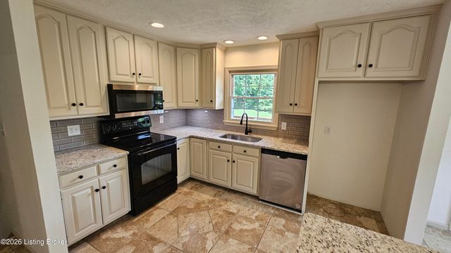 4117 Nachand Ln, Louisville, KY 40218