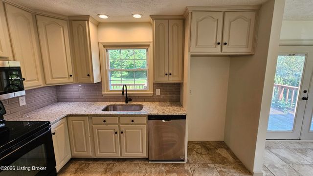 4117 Nachand Ln, Louisville, KY 40218