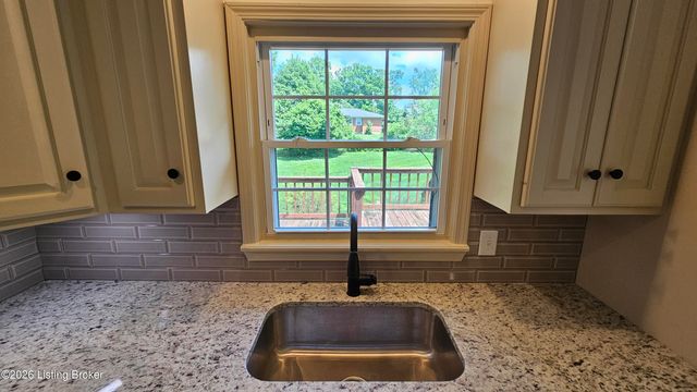 4117 Nachand Ln, Louisville, KY 40218