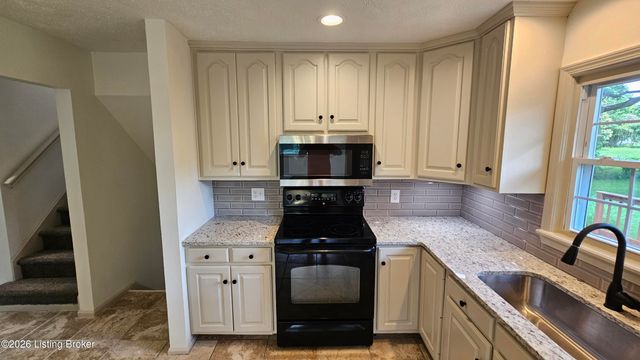 4117 Nachand Ln, Louisville, KY 40218