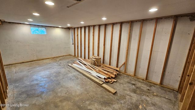 4117 Nachand Ln, Louisville, KY 40218