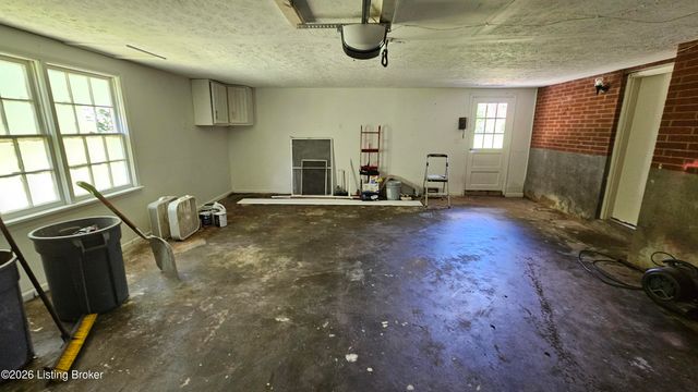 4117 Nachand Ln, Louisville, KY 40218