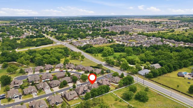 11008 S Sycamore Street, Jenks, OK 74037