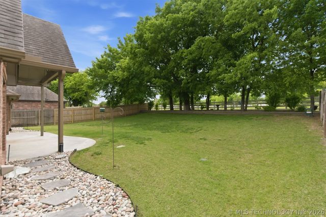 11008 S Sycamore Street, Jenks, OK 74037