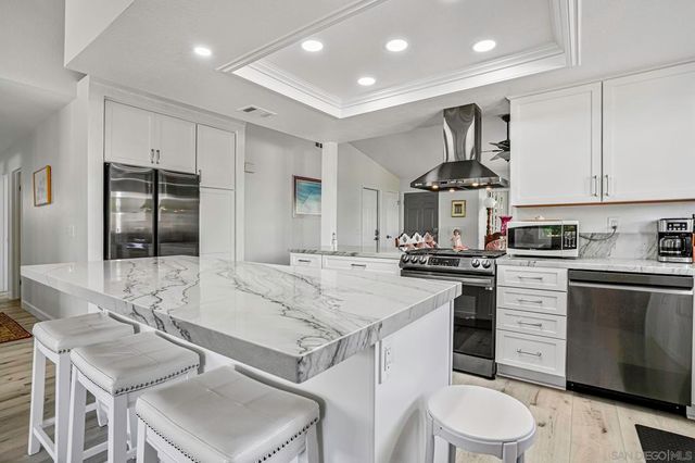 5241 Alamosa Park Dr, Oceanside, CA 92057