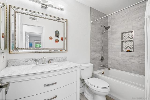 5241 Alamosa Park Dr, Oceanside, CA 92057