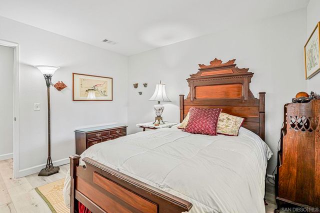 5241 Alamosa Park Dr, Oceanside, CA 92057