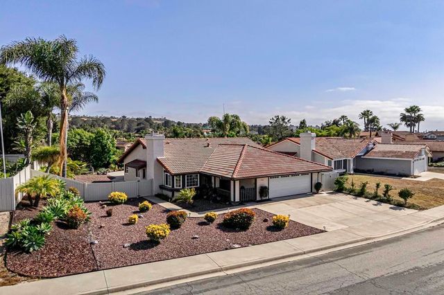 5241 Alamosa Park Dr, Oceanside, CA 92057