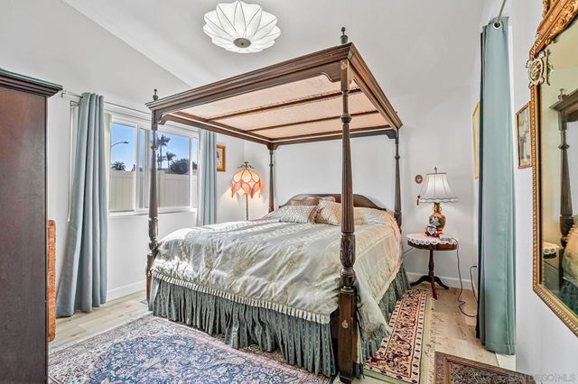 5241 Alamosa Park Dr, Oceanside, CA 92057