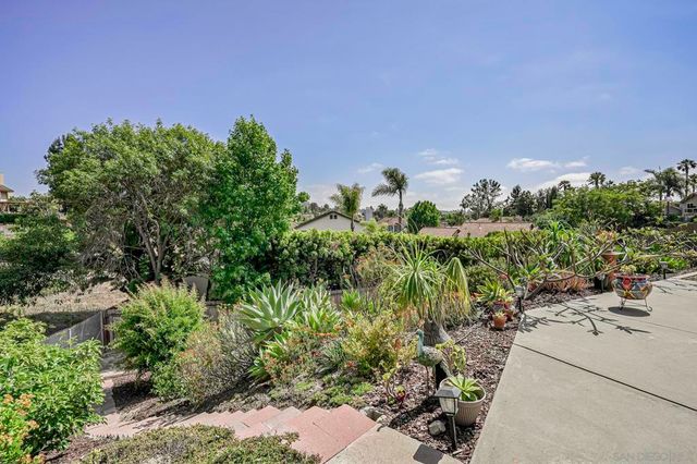 5241 Alamosa Park Dr, Oceanside, CA 92057