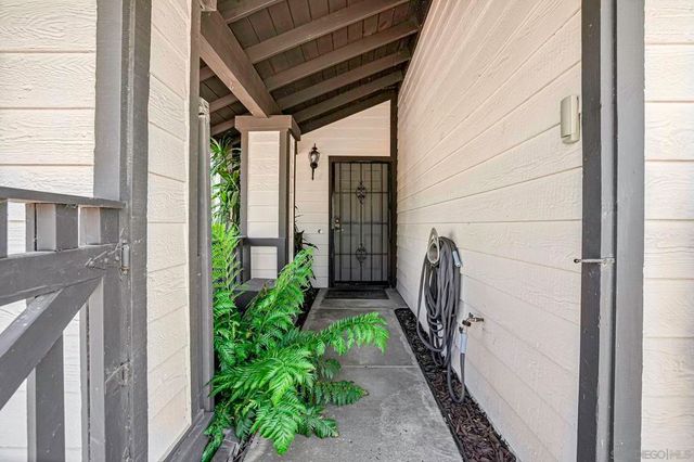 5241 Alamosa Park Dr, Oceanside, CA 92057