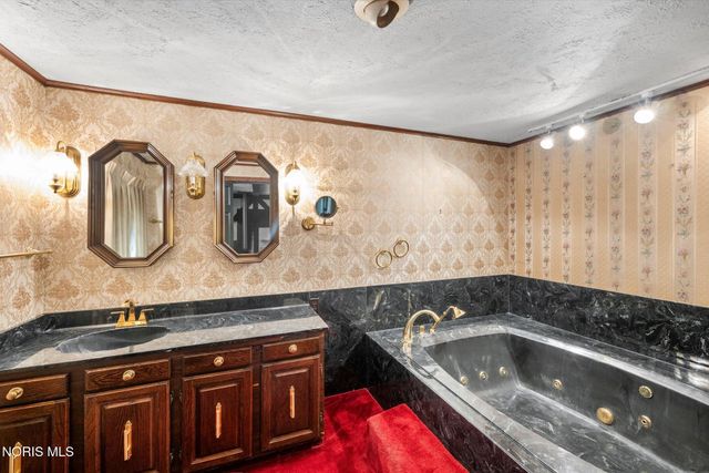 3604 Co Rd 2, Swanton, OH 43558
